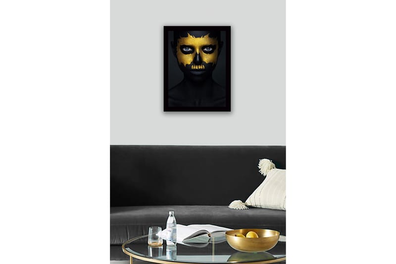 Inramad Canvastavla i trä - 41x56 cm - Mörk ansiktsmålning med guldiga detaljer som formar ett dödskallemotiv - Svart / Guld - Inredning & dekor - Tavlor & konst