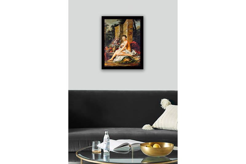 Inramad Canvastavla i trä - 41x56 cm - Naken kvinna sittande med blommor och frukter i en naturskön miljö - Hudton / Grön / Röd - Inredning & dekor - Tavlor & konst