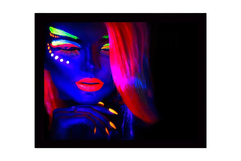 Inramad Canvastavla i trä - 41x56 cm - Neonfärgad porträtt av en kvinna med dramatisk makeup - Blå / Rosa / Orange - Inredning & dekor - Tavlor & konst