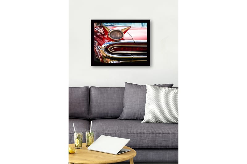 Inramad Canvastavla i trä - 41x56 cm - Retro bil med karakteristiska detaljer och glänsande krom - Röd / Krom / Guld - Inredning & dekor - Tavlor & konst