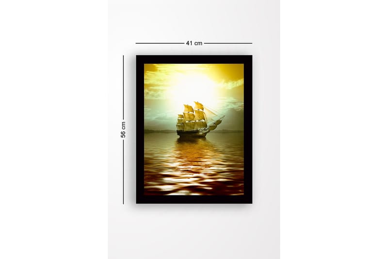 Inramad Canvastavla i trä - 41x56 cm - Segelbåt som glider fram över spegelblanka vattenytor i solnedgångens ljus - Guld / Brunt / Ljusgrön - Inredning & dekor - Tavlor & konst