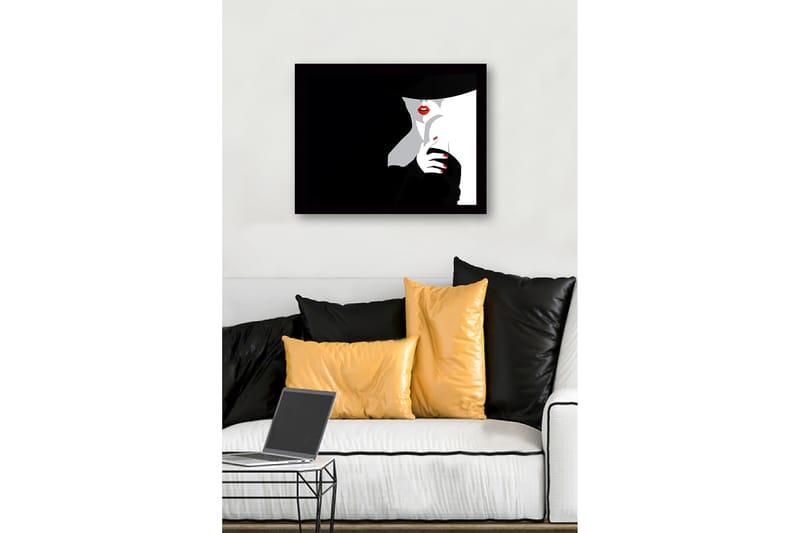 Inramad Canvastavla i trä - 41x56 cm - Sensuell kvinna med röd läppstift och svart hatt - Svart / Vit / Röd - Inredning & dekor - Tavlor & konst