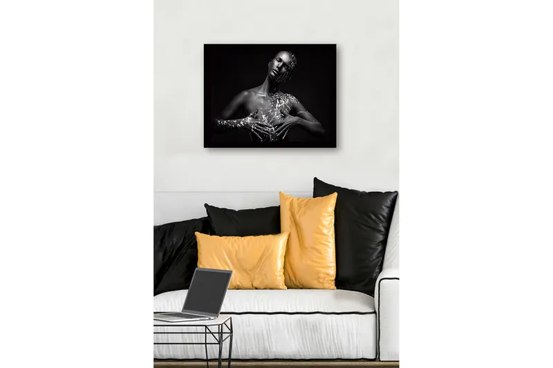 Inramad Canvastavla i trä - 41x56 cm - Skulptur av en kvinna med svart hud och vit färg som droppar nedåt - Svart / Vit - Inredning & dekor - Tavlor & konst