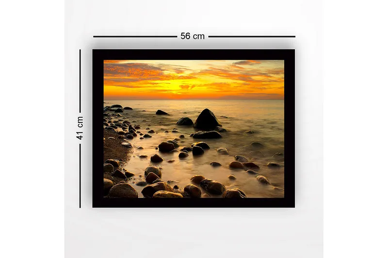 Inramad Canvastavla i trä - 41x56 cm - Solnedgång över en klippig strand med stilla vatten - Orange / Mörkgrå / Guld - Inredning & dekor - Tavlor & konst