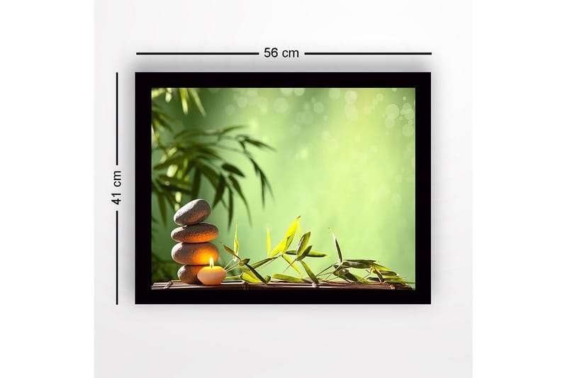 Inramad Canvastavla i trä - 41x56 cm - Stenstack med ett ljus omgiven av bambu och gröna nyanser - Grön / Grå / Beige - Inredning & dekor - Tavlor & konst