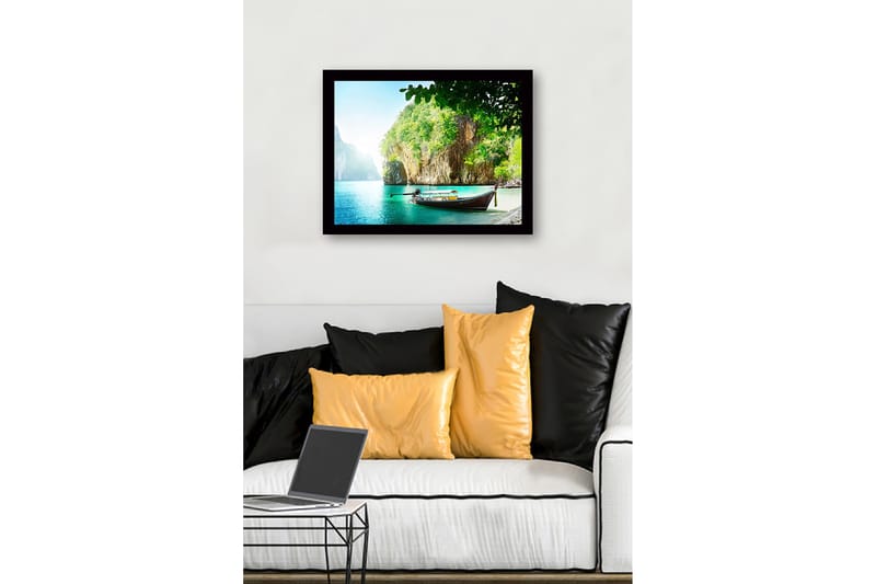 Inramad Canvastavla i trä - 41x56 cm - Stilla havslandskap med en traditionell båt vid en klippstrand - Turkos / Grön / Brun - Inredning & dekor - Tavlor & konst