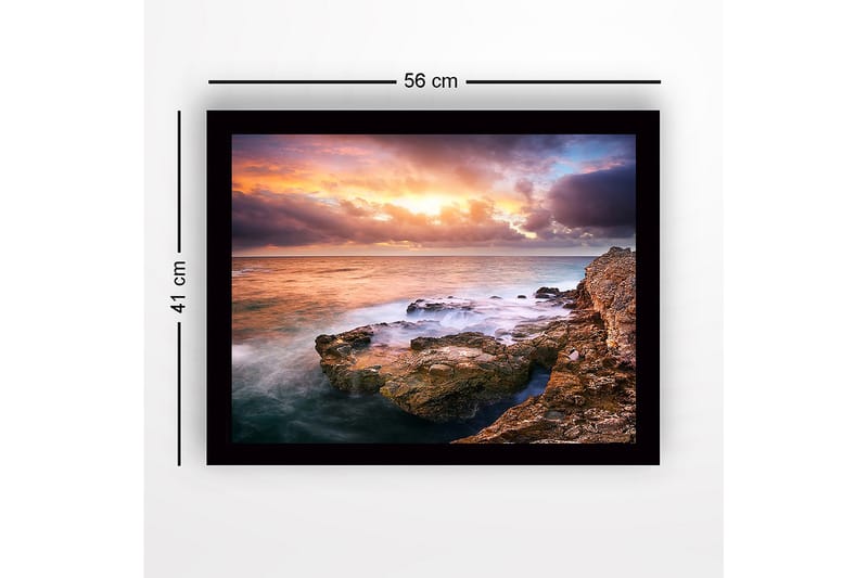 Inramad Canvastavla i trä - 41x56 cm - Storslagen solnedgång över havet med klippformationer i förgrunden - Orange / Blå / Grå - Inredning & dekor - Tavlor & konst