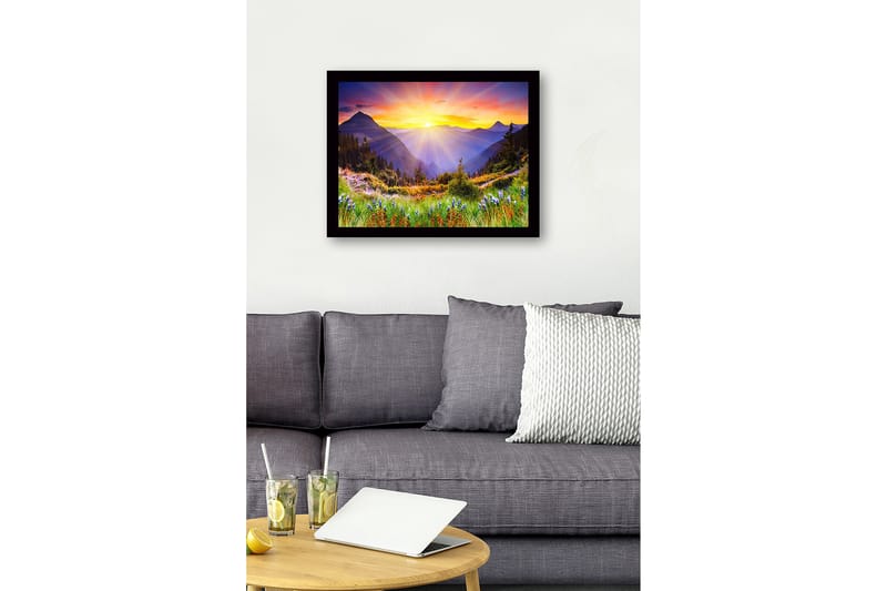 Inramad Canvastavla i trä - 41x56 cm - Storslagen soluppgång över berg och dalar - Guld / Lila / Grön - Inredning & dekor - Tavlor & konst