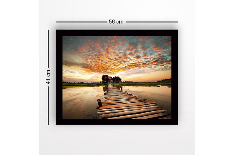 Inramad Canvastavla i trä - 41x56 cm - Vacker brygga som sträcker sig över stilla vatten vid solnedgång - Orange / Blå / Grön - Inredning & dekor - Tavlor & konst
