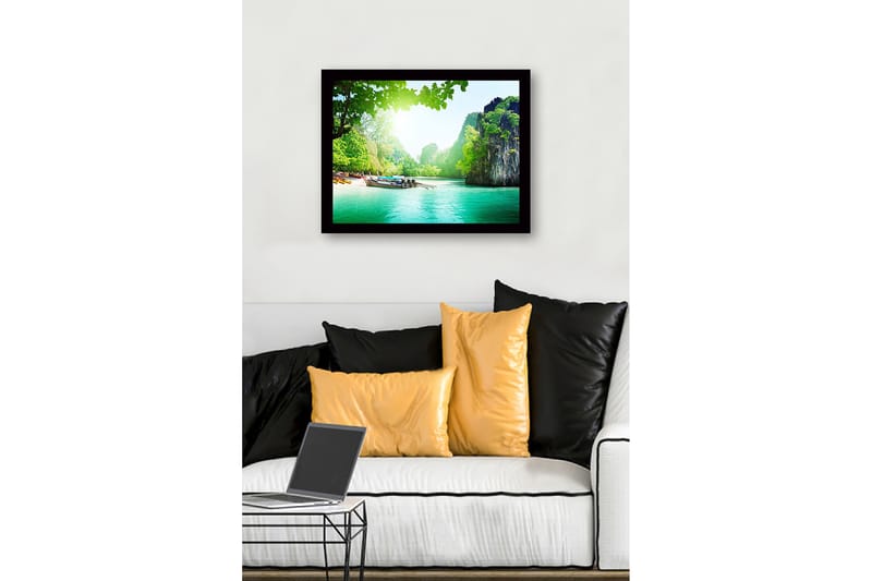 Inramad Canvastavla i trä - 41x56 cm - Vacker kustlandskap med båtar vid en grönskande strand - Grön / Turkos / Blå - Inredning & dekor - Tavlor & konst