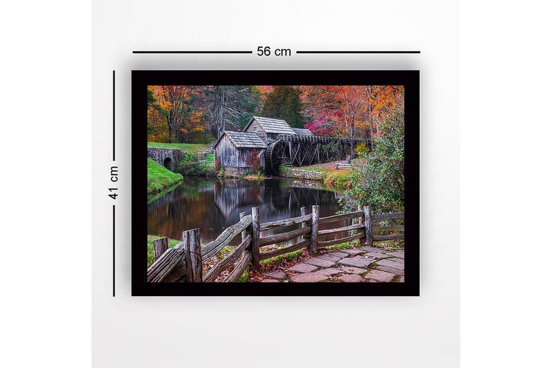 Inramad Canvastavla i trä - 41x56 cm - Vacker kvarn vid en spegelblanka sjö omgiven av höstfärger - Grön / Orange / Brun - Inredning & dekor - Tavlor & konst