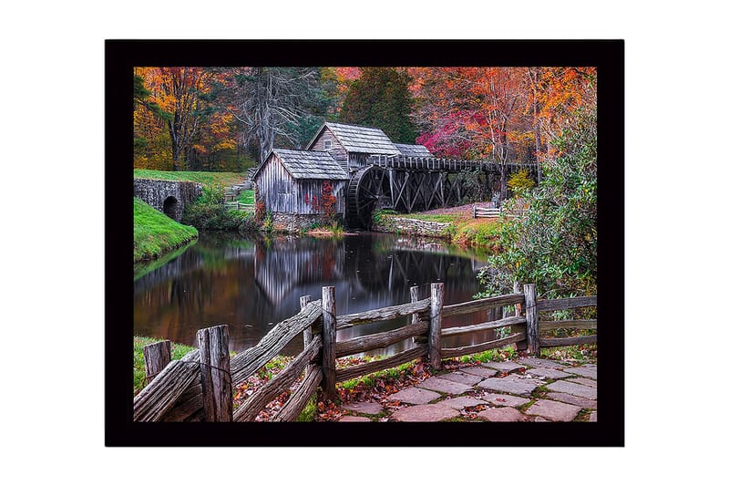 Inramad Canvastavla i trä - 41x56 cm - Vacker kvarn vid en spegelblanka sjö omgiven av höstfärger, Grön / Orange / Brun