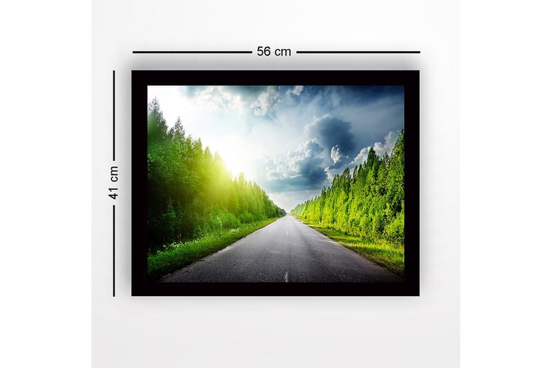 Inramad Canvastavla i trä - 41x56 cm - Vacker landsväg omgiven av grönskande träd och en ljus himmel - Grön / Blå / Gul - Inredning & dekor - Tavlor & konst