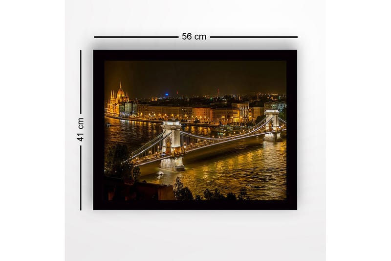 Inramad Canvastavla i trä - 41x56 cm - Vacker nattvy av kedjebron i Budapest med glittrande stadsljus - Guld / Mörkblå / Grå - Inredning & dekor - Tavlor & konst