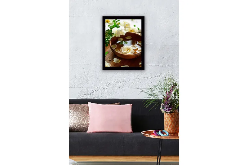 Inramad Canvastavla i trä - 41x56 cm - Vacker skål med flytande blommor och kronblad - Vit / Grön / Brun - Inredning & dekor - Tavlor & konst