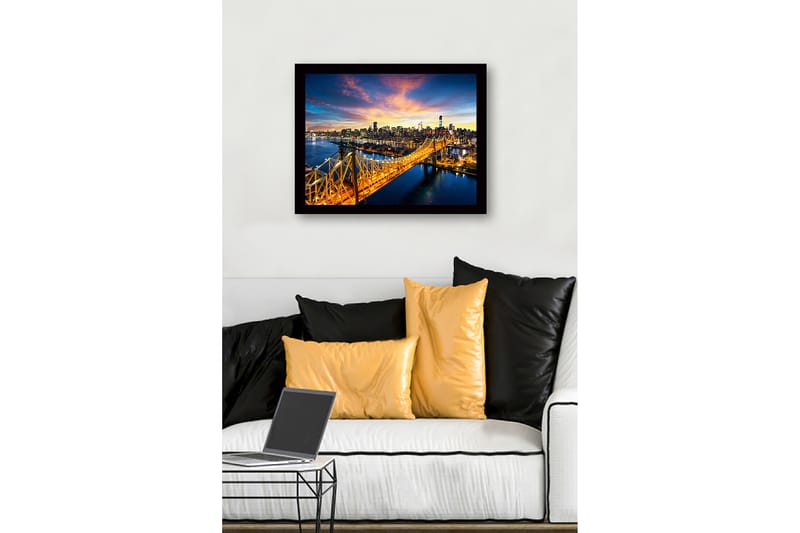 Inramad Canvastavla i trä - 41x56 cm - Vacker stadsbild av en bro med en glittrande skyline i bakgrunden - Guld / Blå / Rosa - Inredning & dekor - Tavlor & konst