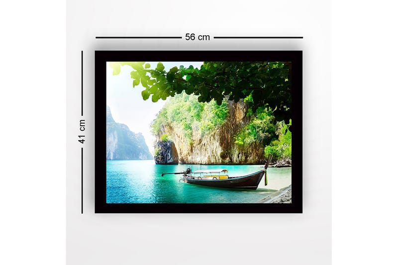 Inramad Canvastavla i trä - 41x56 cm - Vacker strand med en båt vid en grönskande klippkust - Turkos / Grön / Brun - Inredning & dekor - Tavlor & konst