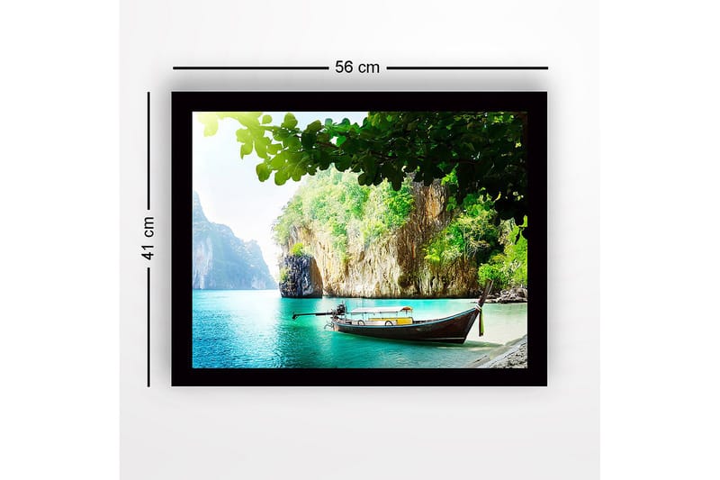 Inramad Canvastavla i trä - 41x56 cm - Vacker strand med en båt vid en grönskande klippkust - Turkos / Grön / Brun - Inredning & dekor - Tavlor & konst