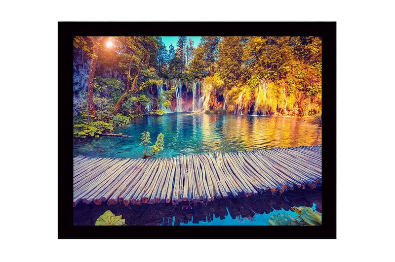 Inramad Canvastavla i trä - 41x56 cm - Vacker vattenfall med klart blått vatten omgiven av grönskande träd och växter - Blå / Grön / Orange - Inredning & dekor - Tavlor & konst