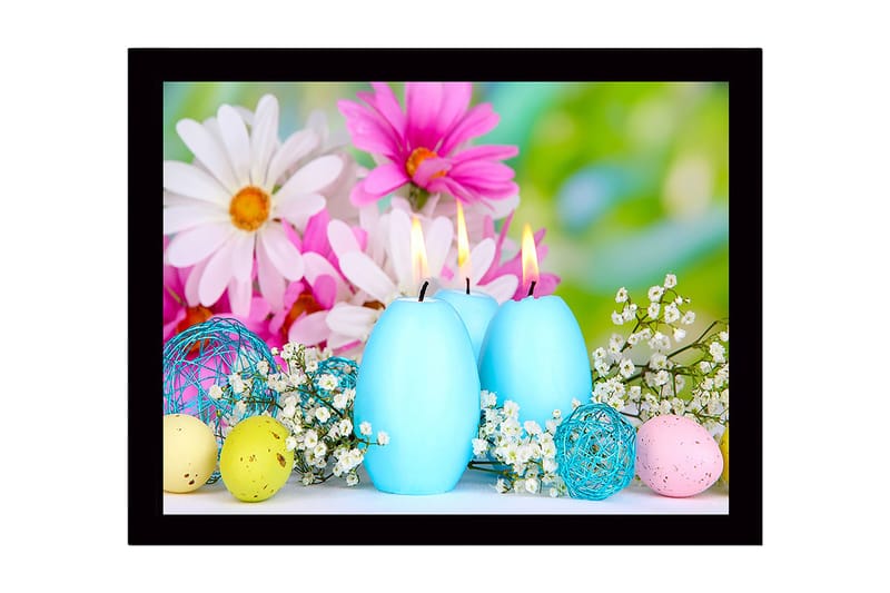 Inramad Canvastavla i trä - 41x56 cm - Vårig stillhet med ljusblåa ljus och färgglada påskägg - Ljusblå / Rosa / Gul - Inredning & dekor - Tavlor & konst