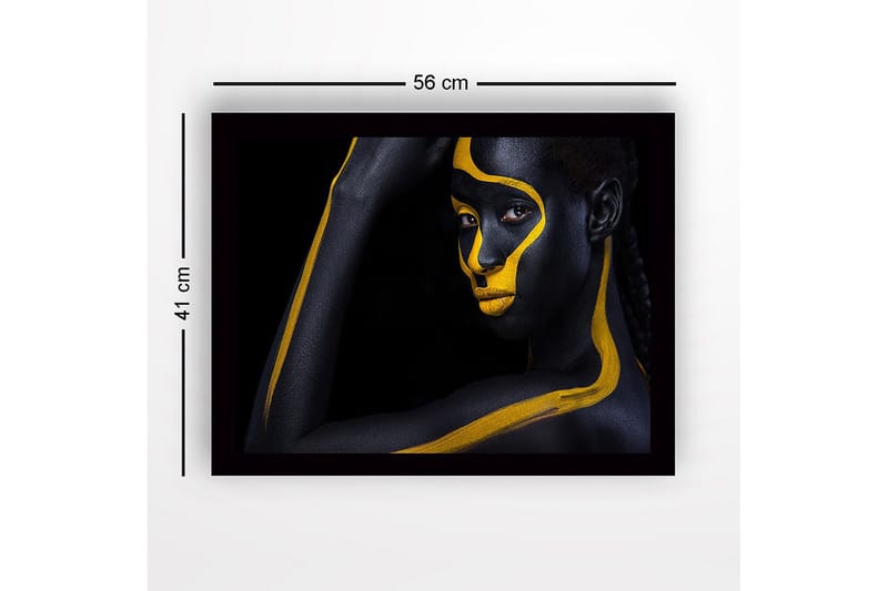 Inramad Canvastavla i trä - 41x56 cm - Porträtt av en person med svart och gul kroppsmålning - Svart / Gul - Inredning & dekor - Tavlor & konst