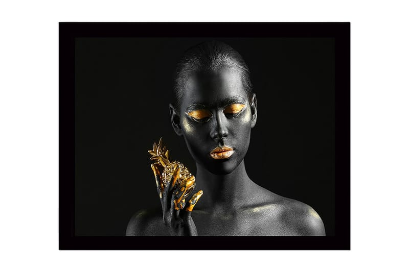 Inramad Canvastavla i trä - 41x56 cm - Porträtt av en kvinna med svart hud och guldiga detaljer som håller en ananas - Svart / Guld - Inredning & dekor - Tavlor & konst