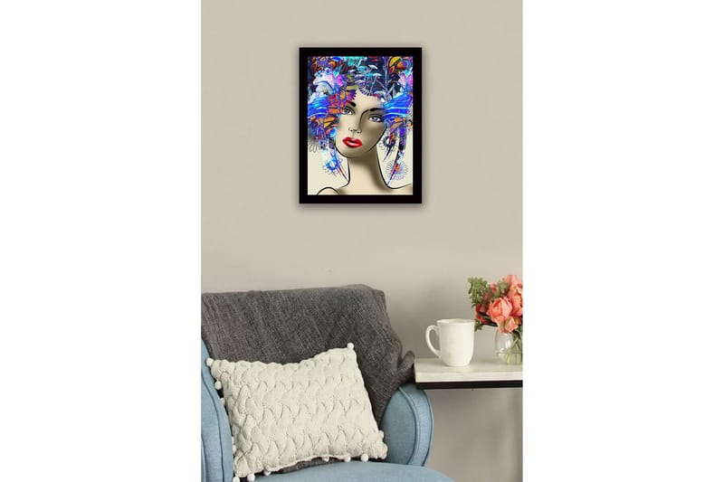 Inramad Canvastavla i trä - 41x56 cm - Porträtt av en kvinna med färgglad frisyr och starka drag - Blå / Röd / Lila - Inredning & dekor - Tavlor & konst