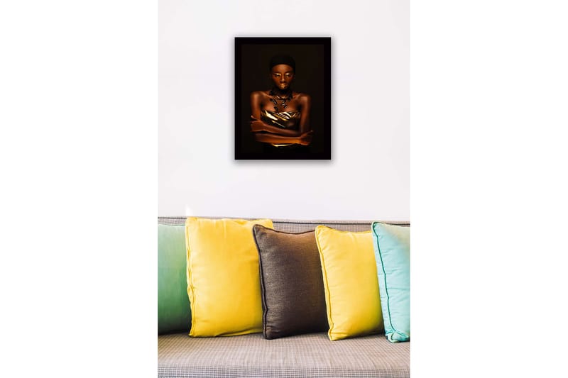 Inramad Canvastavla i trä - 41x56 cm - Porträtt av en kvinna med guldiga detaljer och en elegant pose - Guld / Mörkbrun / Svart - Inredning & dekor - Tavlor & konst