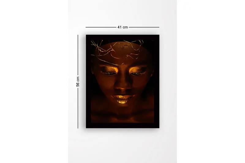 Inramad Canvastavla i trä - 41x56 cm - Porträtt av en kvinna med gyllene detaljer och en mystisk uttryck - Mörkbrun / Guld - Inredning & dekor - Tavlor & konst