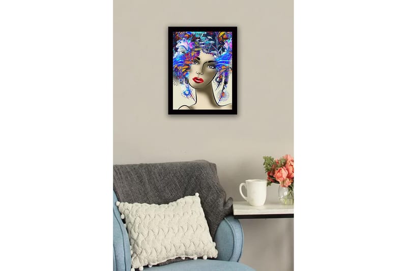 Inramad Canvastavla i trä - 41x56 cm - Porträtt av en kvinna med färgglad frisyr och starka drag - Blå / Röd / Lila - Inredning & dekor - Tavlor & konst