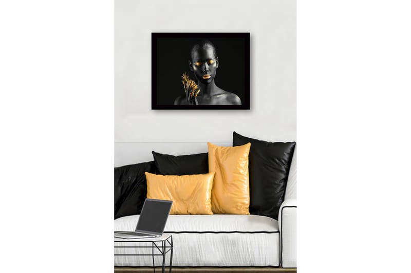 Inramad Canvastavla i trä - 41x56 cm - Porträtt av en kvinna med svart hud och guldiga detaljer som håller en ananas - Svart / Guld - Inredning & dekor - Tavlor & konst