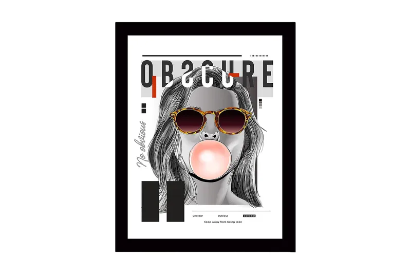 Inramad Canvastavla i trä - 41x56 cm - Porträtt av en kvinna med solglasögon som blåser bubbelgum, Grå / Svart / Beige