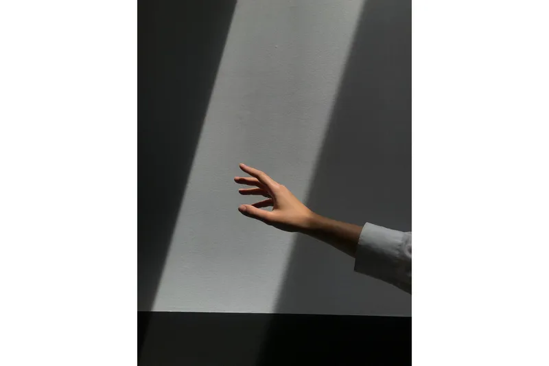 Poster Reaching Hand 30x40 cm, Grå