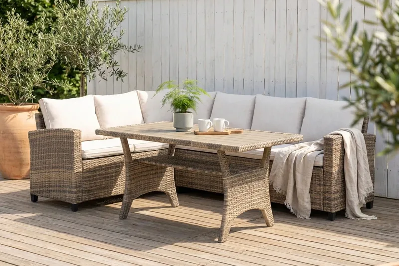 James Light Stor L-formad vändbar loungegrupp utomhus i konstrotting med förvaring och vita dynor - Brun / Beige - Utemöbler - Utegrupp - Loungegrupp