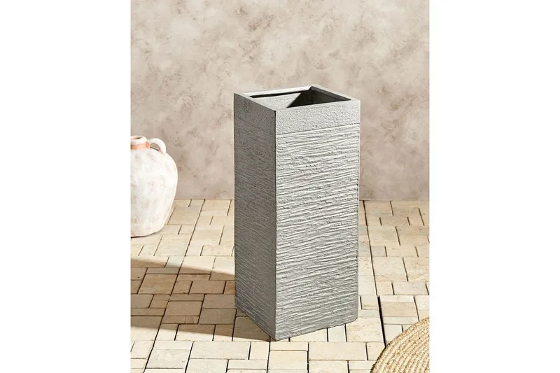 Trädgårdskruka Dion Grå, 26x26x60 cm - Grå, 26x26x60 cm - Inredning & dekor - Trädgårdsdekoration - Utomhuskrukor - Blomkrukor