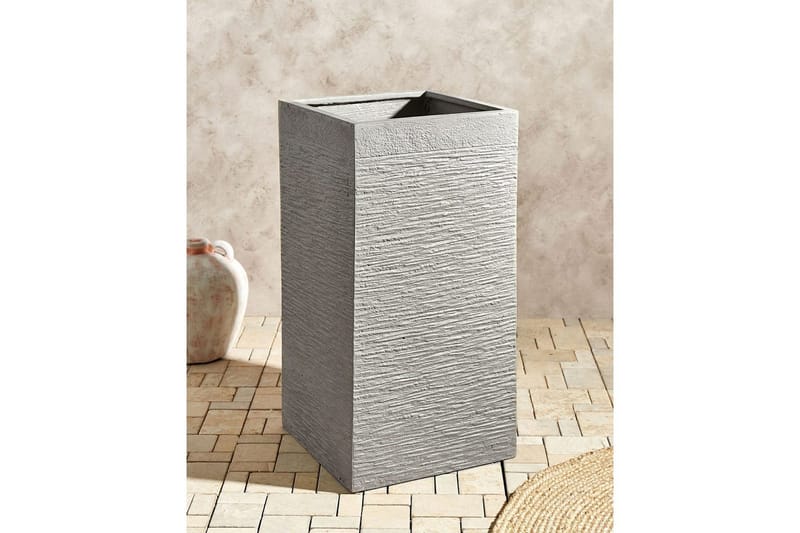 Trädgårdskruka Dion Grå, 40x40x77 cm - Grå, 40x40x77 cm - Inredning & dekor - Trädgårdsdekoration - Utomhuskrukor - Blomkrukor