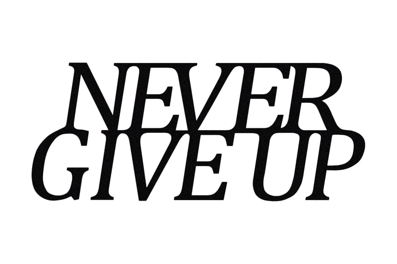NEVER GIVE UP Väggdekor Svart - Plåtskylt