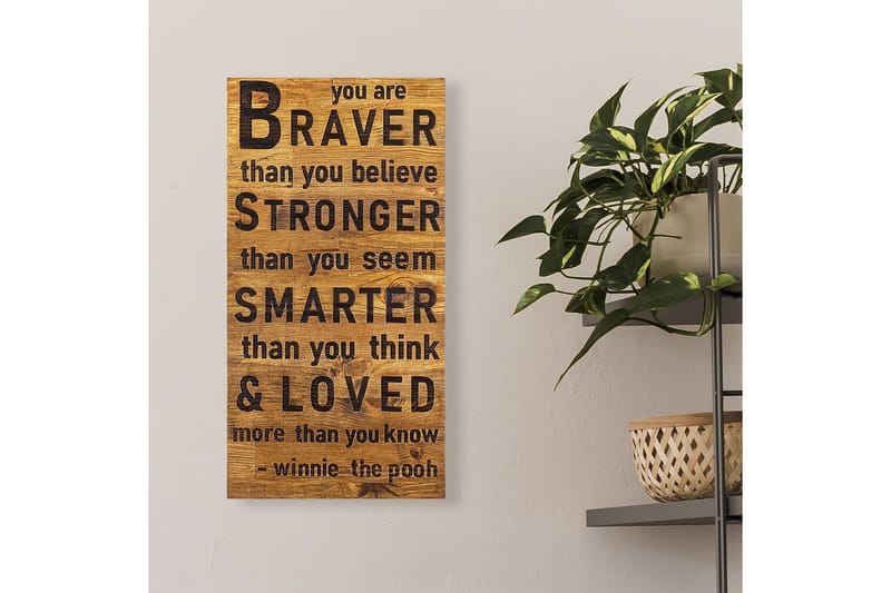 Braver Stronger Smarter Loved Väggdekor - Svart/Valnöt - Inredning & dekor - Väggdekor - Skyltar - Plåtskylt