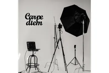 Carpediem 1 Väggdekor - Svart - Inredning & dekor - Väggdekor - Skyltar - Pl åtskylt