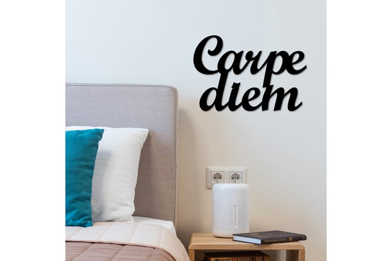 Carpediem 1 Väggdekor - Svart - Inredning & dekor - Väggdekor - Skyltar - Plåtskylt