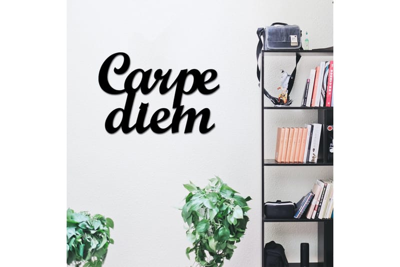 Carpediem 1 Väggdekor - Svart - Inredning & dekor - Väggdekor - Skyltar - Plåtskylt