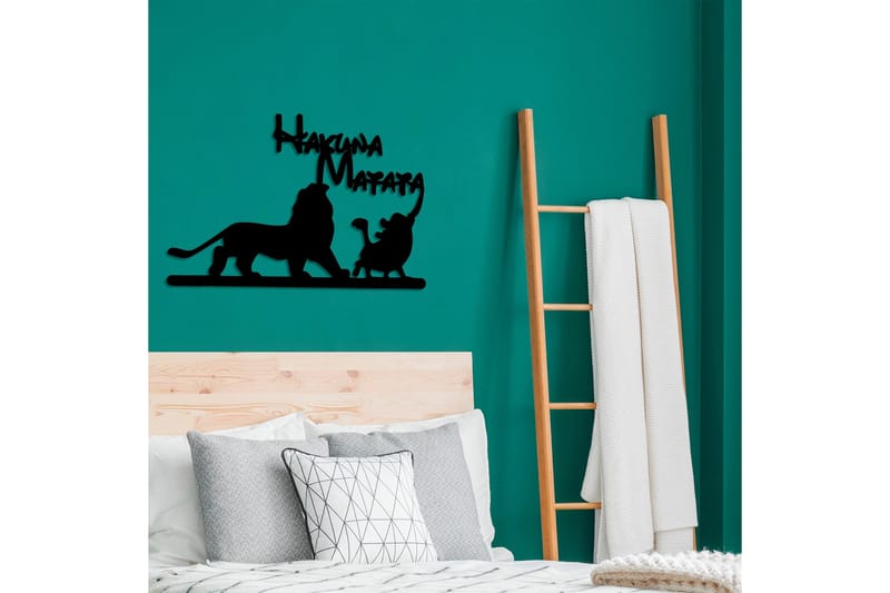 Hakuna Matata Lion And Piggy Väggdekor - Svart - Inredning & dekor - Väggdekor - Skyltar - Plåtskylt