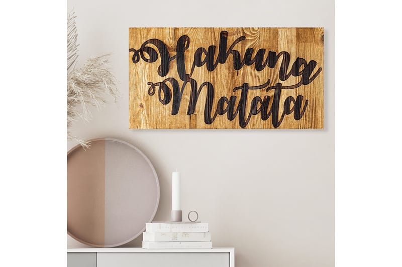 Hakuna Matata Motto Väggdekor - Svart/Valnöt - Inredning & dekor - Väggdekor - Skyltar - Plåtskylt