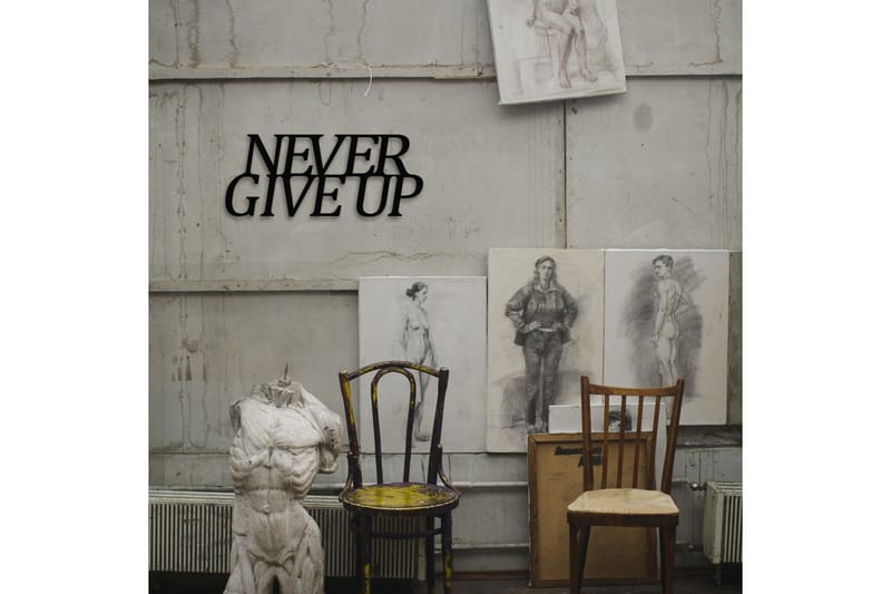 NEVER GIVE UP Väggdekor Svart - Inredning & dekor - Väggdekor - Skyltar - Plåtskylt