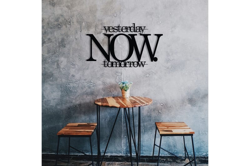 Now Väggdekor - Svart - Inredning & dekor - Väggdekor - Skyltar - Plåtskylt