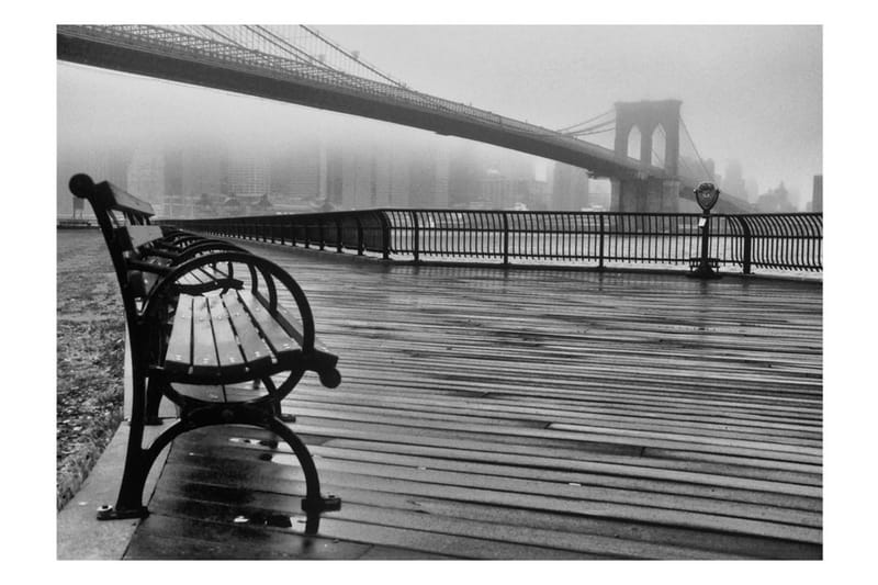 FOTOTAPET A Foggy Day On The Brooklyn Bridge 300x210 - Artgeist sp. z o. o. - Inredning & dekor - Väggdekor - Tapeter & tapettillbehör - Fototapeter