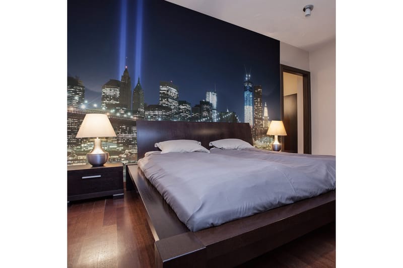 Fototapet Floodlights Over NYC 450x270 - Artgeist sp. z o. o. - Inredning & dekor - Väggdekor - Tapeter & tapettillbehör - Fototapeter