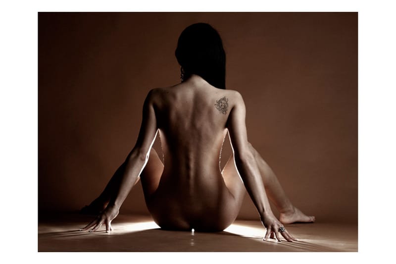 Fototapet Kvinna Med Tatuering 400x309 - Artgeist sp. z o. o. - Inredning & dekor - Väggdekor - Tapeter & tapettillbehör - Fototapeter