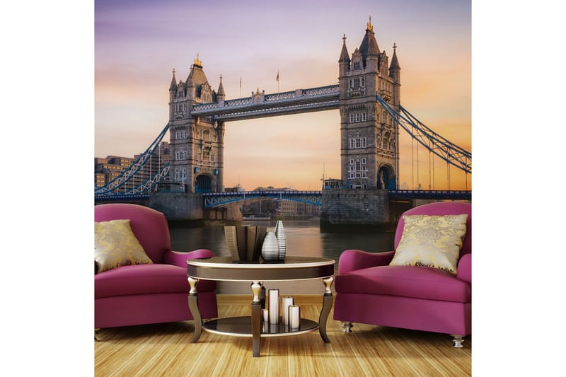 FOTOTAPET Tower Bridge Gryningen 450x270 - Artgeist sp. z o. o. - Inredning & dekor - Väggdekor - Tapeter & tapettillbehör - Fototapeter