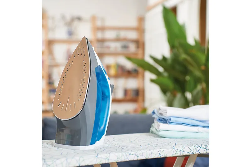 Ångstrykjärn Black+Decker 2200W Blå - Blå||Svart - Kök & hushåll - Städ & klädvård - Klädvård - Ångstrykjärn & ångstation